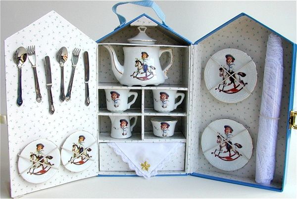 Reutter Porzellan Alice in Wonderland Tea Set for Two in Pink Case